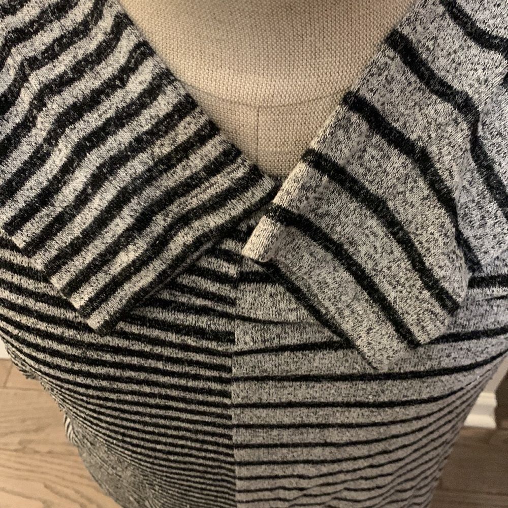 Lane Bryant Super Soft Women’s Rayon Black Cream Striped Knit Sweater Size 14/16 - Picture 5 of 6